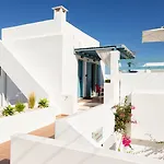 Fivos Hotel