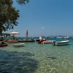Fivos